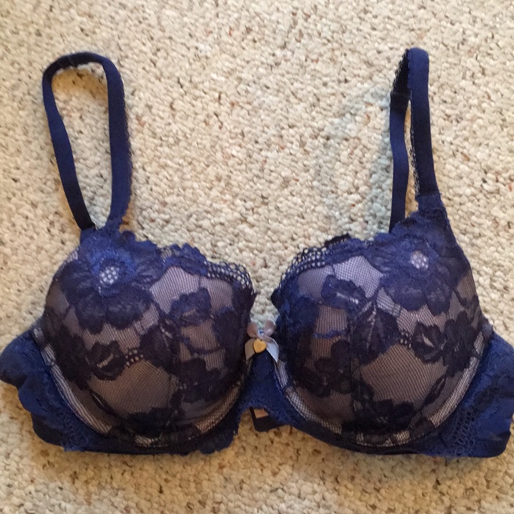 Victoria’s Secret 34D navy & light pink lace bra